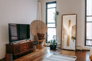 Charming living room showcasing vintage decor, a TV stand, and cozy seating.
