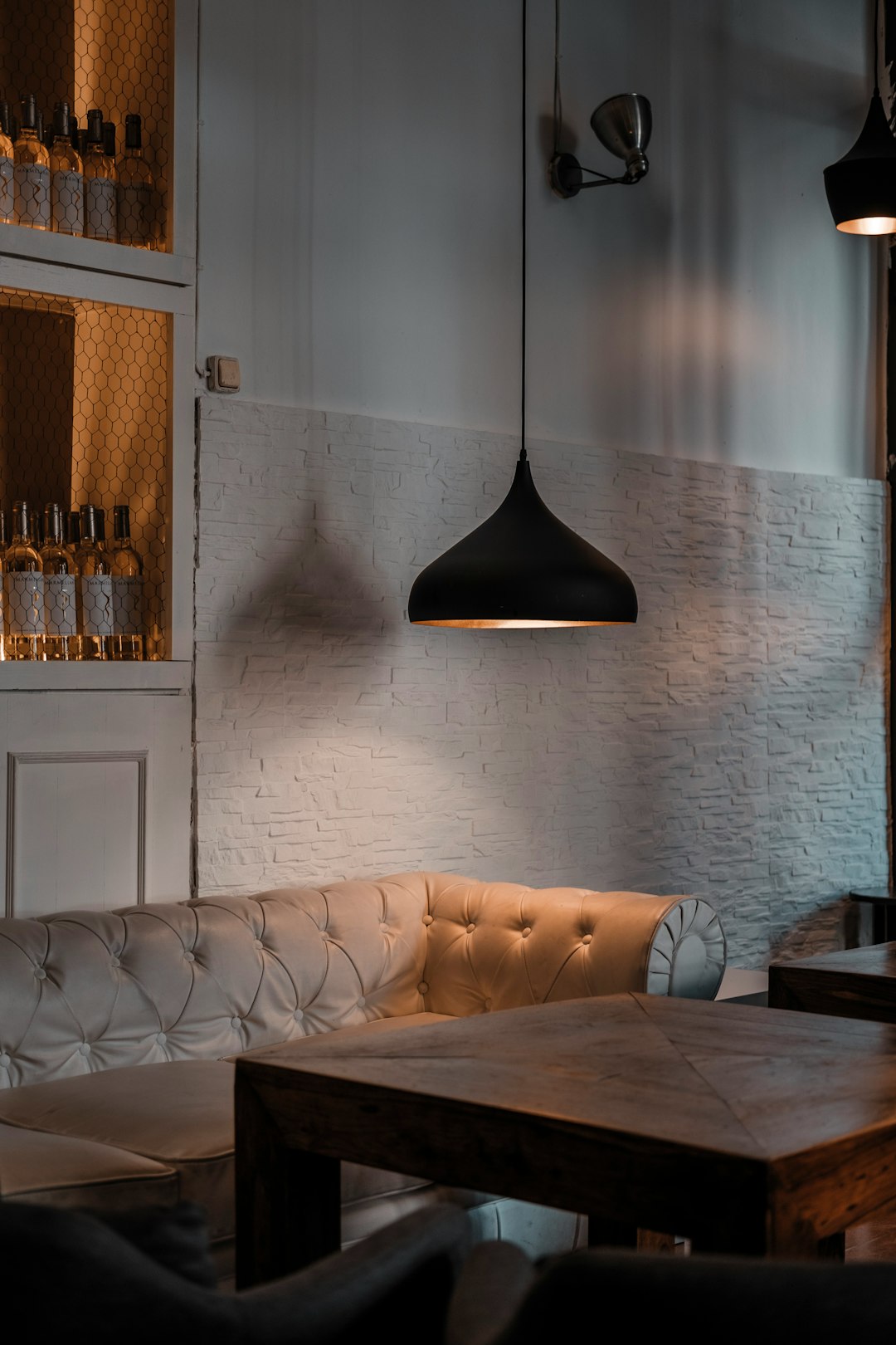 Arredamento artigianale e design d’interni firmati Elettrarreda Interno elegante con mobili artigianali – Elettrarreda, arredamento personalizzato a Nuoro